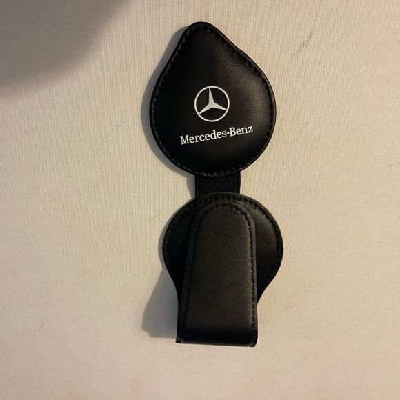 Mercedes Sunglass Holder for Car with Logo Black Leather NWT - Picture 5 of 10